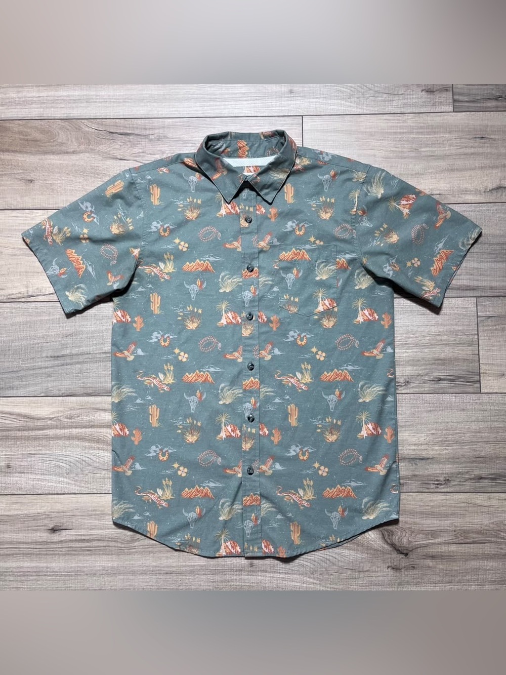 Magellan Outdoors Men's Shore And Line Washed Out Pocket Button-Down Shirt Small